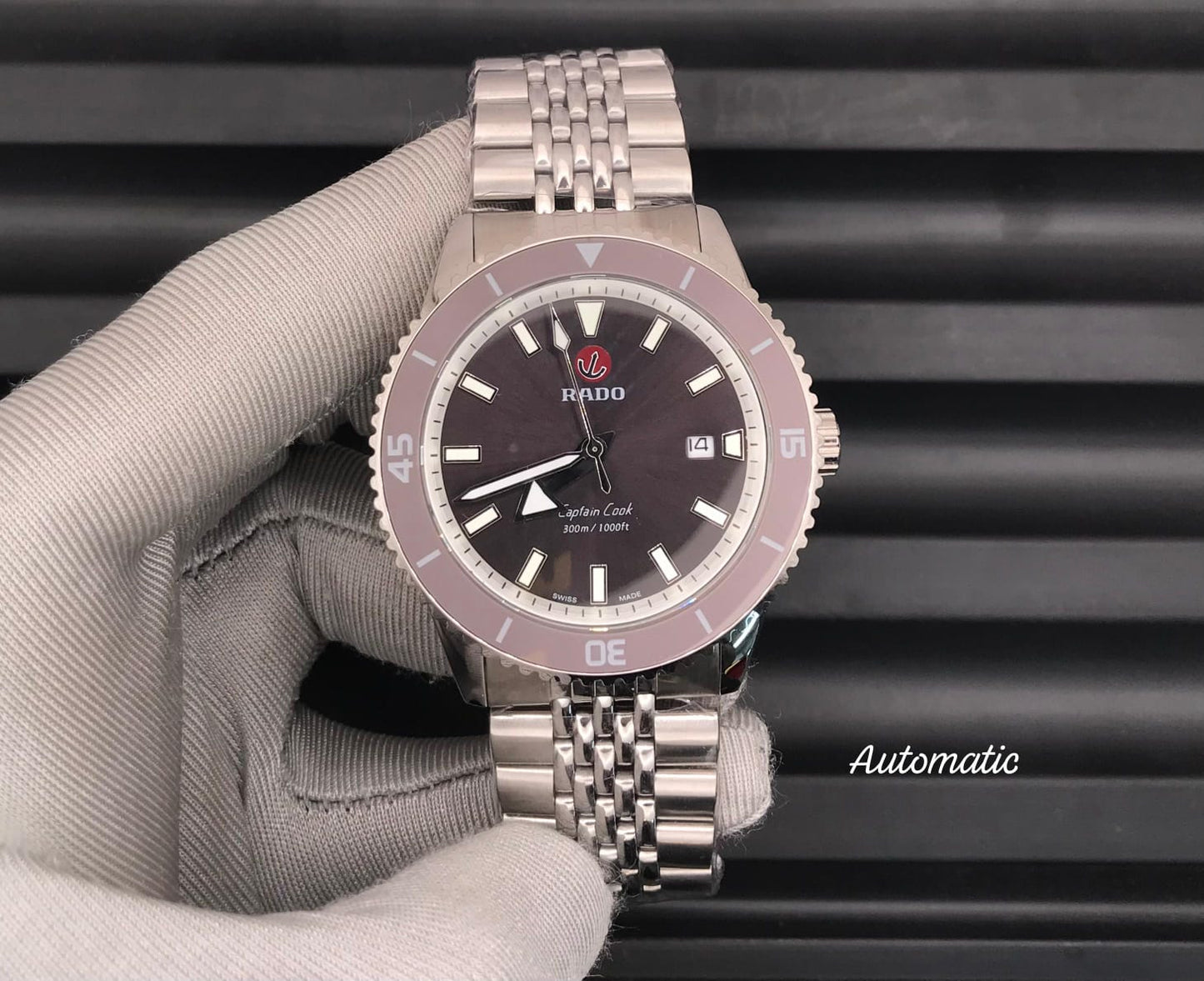 caption Cook Green Dial Pink Dial
