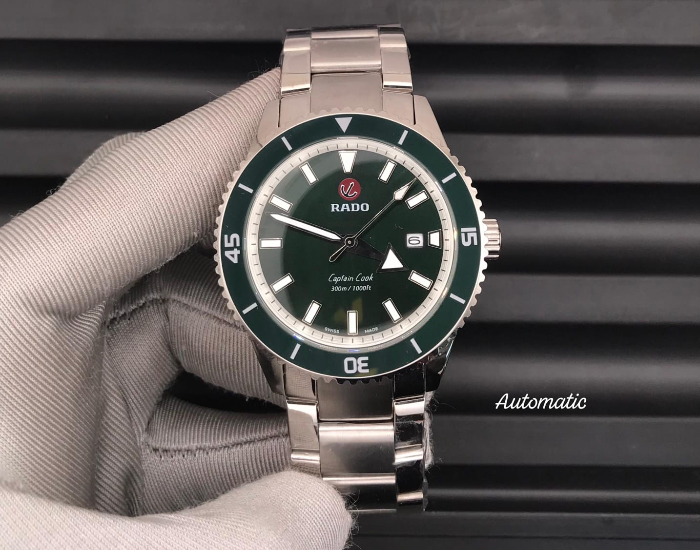 caption Cook Green Dial