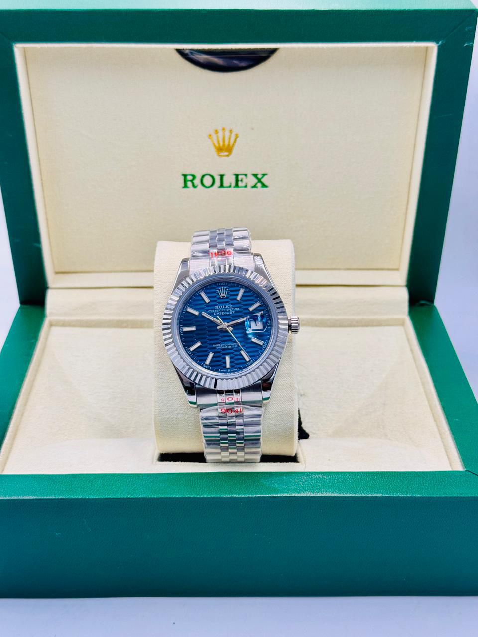 Date-just blue fluted motif dial Jubilee bracelet