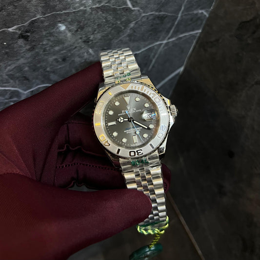 Oyster Perpetual Yacht-Master Silver Chain Black Dial