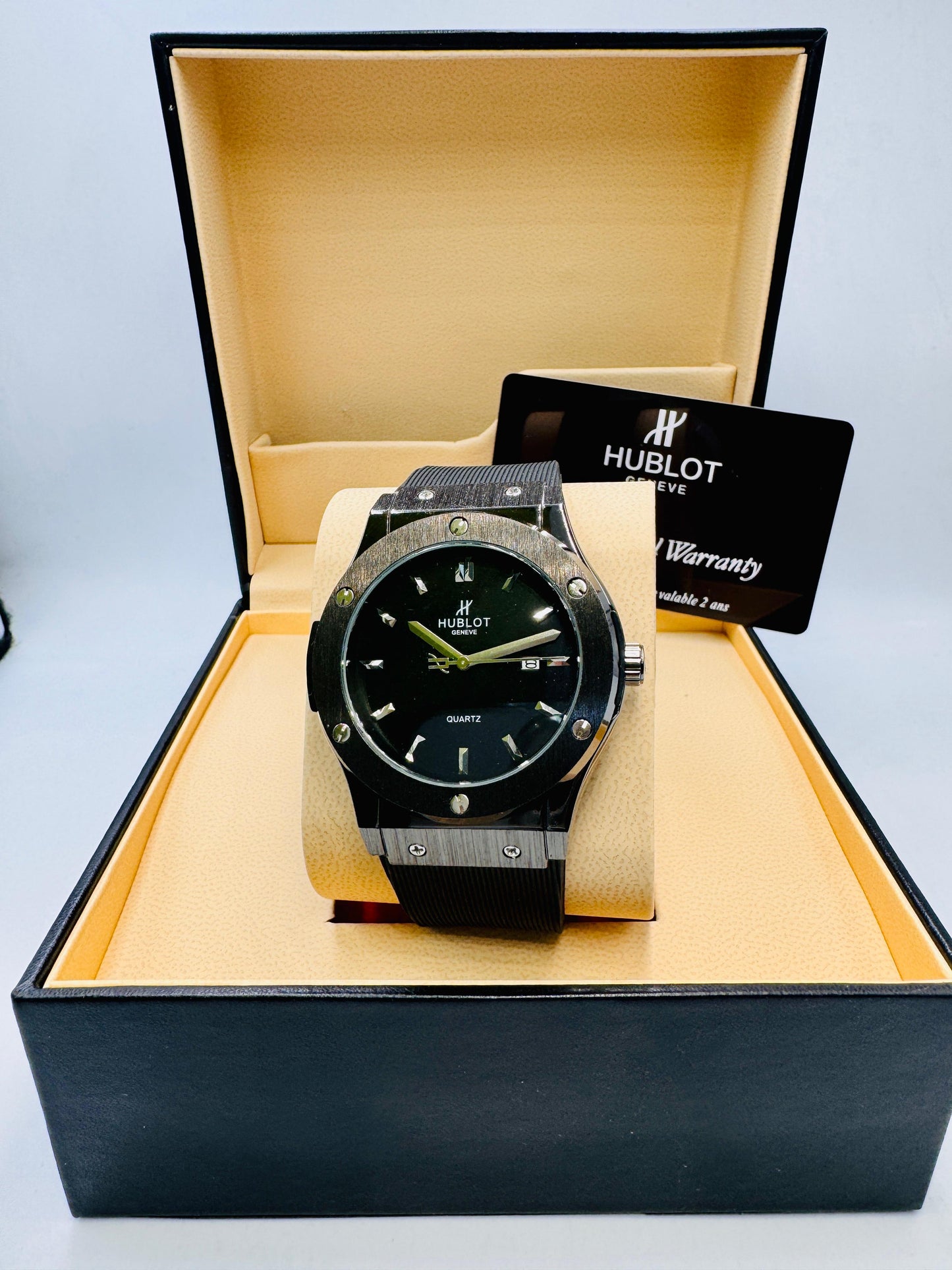 Hoblut Circular Dial Strap Watch